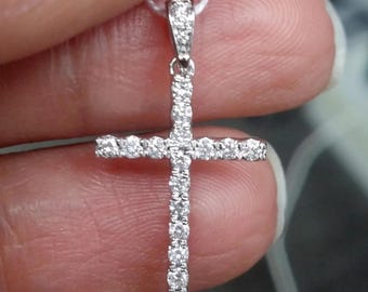 Collar de cruz de diamantes y moissanita redonda, cruz cristiana de oro blanco, cruz religiosa para hombre o mujer, regalo de Navidad.