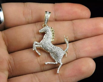 Colgante de caballo Ferrari sin cadena, 2,20 ct de diamante de circonita cúbica de talla redonda, collar de 45,7 cm, oro amarillo de 14 k sobre plata de ley 925