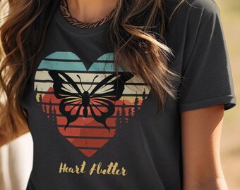 Camiseta negra retro con diseño de mariposa para mujer, ideal como regalo de cumpleaños, con silueta de corazón de mariposa arcoíris y lepidópteros, ideal como camiseta de moda para amantes de las mariposas naturales.