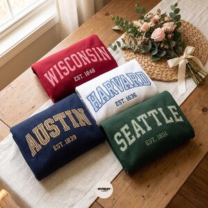 Moletom universitário personalizado com bordado, camiseta personalizada com patchwork universitário, camiseta com aplique xadrez vichy, presente estilo preppy para o dia do jogo