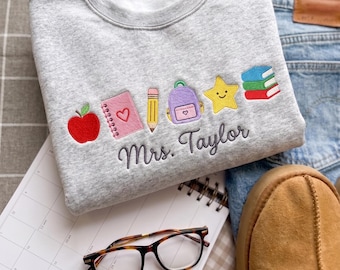 Moletom personalizado com o nome do professor, blusa de moletom bordada para professor, presente personalizado para professor, pulôver para professor para a volta às aulas.