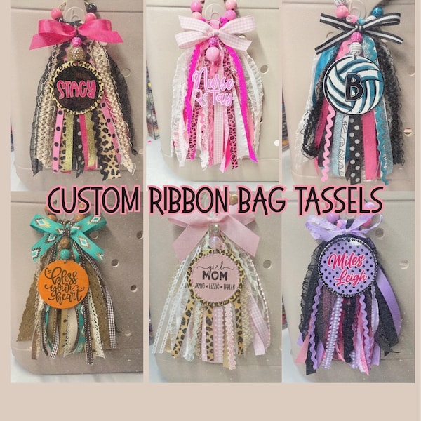 Borla personalizada para bolso con cinta / Borlas para bolsos Bogg / Borla para bolsos deportivos / Borla para bolsos de animadora / Amuleto para el día del partido / Etiqueta para mochila / Amuletos para bolsos