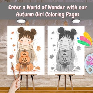 Op de afbeelding: Twee illustraties van een herfstmeisje met een pompoenstapel, &eacute;&eacute;n in kleur en &eacute;&eacute;n in grijstinten, tentoongesteld op ezels. De tekst "Enter a World of Wonder with our Autumn Girl Coloring Pages" staat boven de afbeeldingen. Een hand houdt potloden vast en een palet met penselen is zichtbaar.