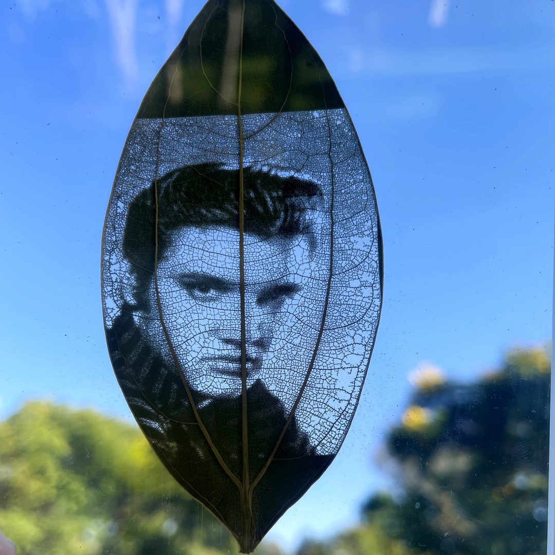 Custom Photo Leaf Carving Art Personalized Leaf Engraving Etsy