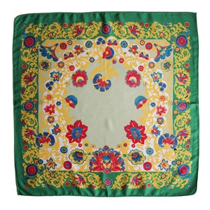 Lebendiger Satinschal mit Blumendruck, grünes und mehrfarbiges Design, 50 cm x 50 cm, modisches Damen-Bandana