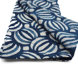 Indigo Cotton Bandana 52 cm / Block Print Blue White Scarf / Vintage Boho Head Scarf / Geometric Artisan Neckerchief with Hand-Sewn Edges