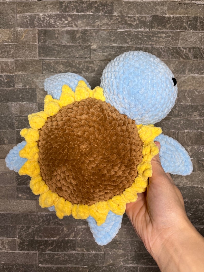 Tortue en peluche. Amigurumi au crochet fait main Bleu tournesol