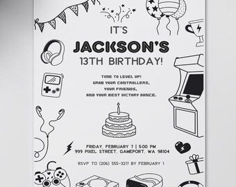 Könnte beinhalten: Eine schwarz-weiße Geburtstagseinladung mit dem Text "IT'S JACKSON'S 13TH BIRTHDAY!" und Illustrationen zum Thema Gaming. Die Einladung ist von schwarzen Gaming-Zubehörteilen umgeben, darunter Kopfhörer und Controller.