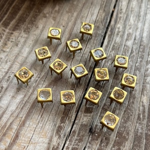 Klostift i guldmässing med strass: 7 mm gör-det-själv-nitar för läder och tyg