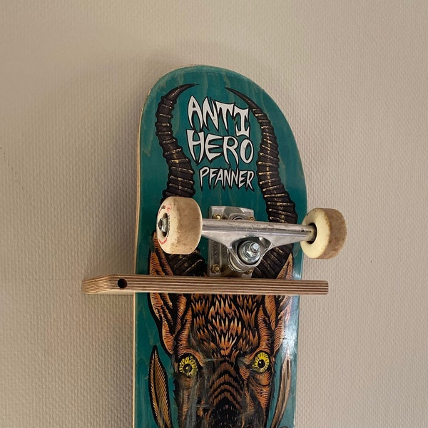 Soporte de pared para monopatín y longboard