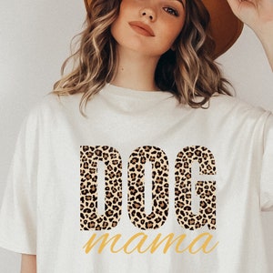 ユニークな犬ママヒョウ、犬ママpng、犬ママシャツ、犬好きpng、ペット好きPNGデザイン、かわいい犬ママpng、毛皮の赤ちゃんママPNG、犬ママライフ。
