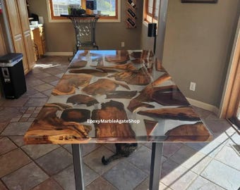 Mesa de comedor de madera con borde natural y resina epoxi / Personalizable