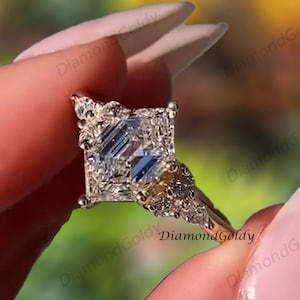 Vintage Style Art Deco Long Hexagon Cut Moissanite Engagement Ring 14K Yellow Gold Antique Jewelry Floral Cluster Diamond Ring for women