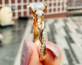 Portugese slijpvorm verlovingsring, trouwring met drie moissanite stenen, gedraaide pavé ring, vintage stijl Portugese slijpvorm.