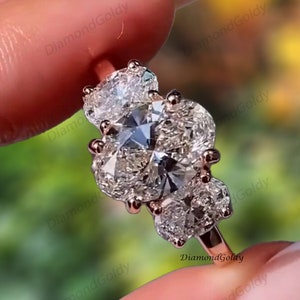 Three Stone Engagement Ring 3 CT Oval Moissanite & Lab Grown Diamond Ring 14K Solid Gold Alternative Unique Wedding Anniversary Gift for Her