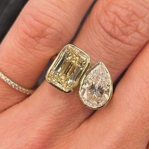 Double Stone Engagement Ring Pear Cut And Emerald Cut Moissanite Two Stone Wedding Ring 14K White Yellow Rose Gold Anniversary Ring