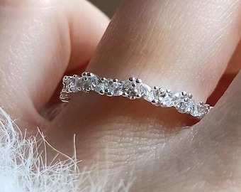 マーキーズカットとラウンドカットのエタニティモアッサナイト結婚指輪、アニバーサリーバンドリング、ヴィンテージモアッサナイトリング、ソリッドゴールドハーフエタニティ結婚指輪