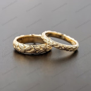 Couple Engraved Leaf Gold Wedding Ring Nature Inspired Band 14K Gold Ring Botanical Wedding Band Unique Leaf Pattern Ring Anniversary Gift