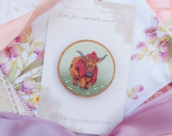 Highland Cow Wooden Magnetic Needle Minder | Eco-friendly responsibly sourced wood | Scissors Keep