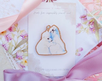 Bear Hug Cuddly Polar Bear Wooden Magnetic Needle Minder | Eco-friendly responsibly sourced wood | Scissors Keep