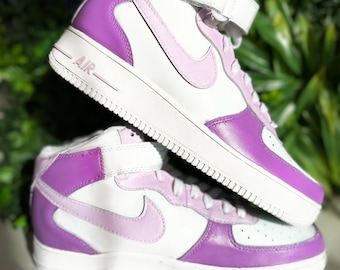 Aangepaste lila Nike Air Force 1 Mid - Trendy handgeschilderde sneakers, personaliseerbaar