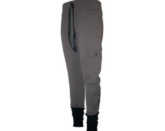 Travel trousers Sparrow with cargo pockets made of cotton jersey in the color anthracite. Bestseller.