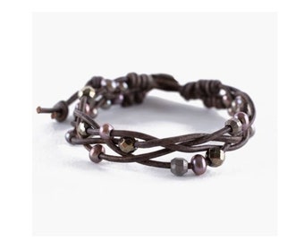 Pearl accented leather bracelet from Chan Luu: a touch of glamour!