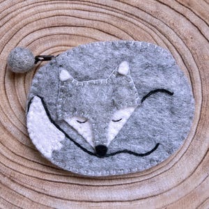 Monedero de zorro de fieltro hecho a mano, monedero de fieltro bordado, regalo hecho a mano para ella, regalo para él ***Agotado en café y marrón***