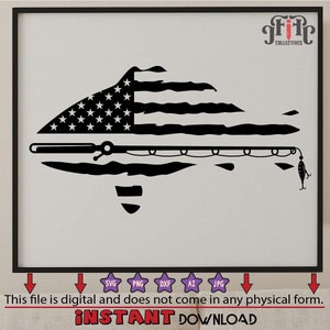 Puede incluir: Una silueta en blanco y negro de un pez con un diseño de bandera estadounidense. El pez sostiene una caña de pescar con un señuelo. El texto "File Collectives" está en la esquina superior derecha de la imagen. El texto "Este archivo es digital y no viene en ninguna forma física. DESCARGA INSTANTÁNEA" está en la parte inferior de la imagen.