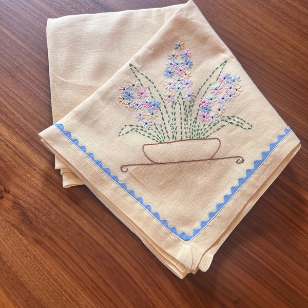 Needlepoint Maria Rectangular Tablecloth