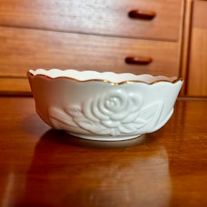 Lenox Collection The Lenox Rose Blossom Bowl - Small Lenox Porcelain Bowl, Embossed Rose-design 24 Karat Gold Rim