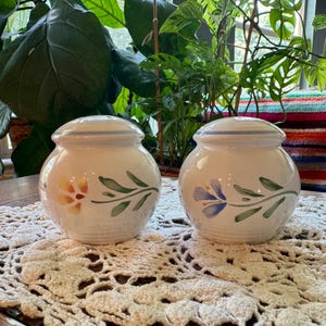 Vintage Salt and Pepper Shakers 90s Flower Salt and Pepper Shaker Set