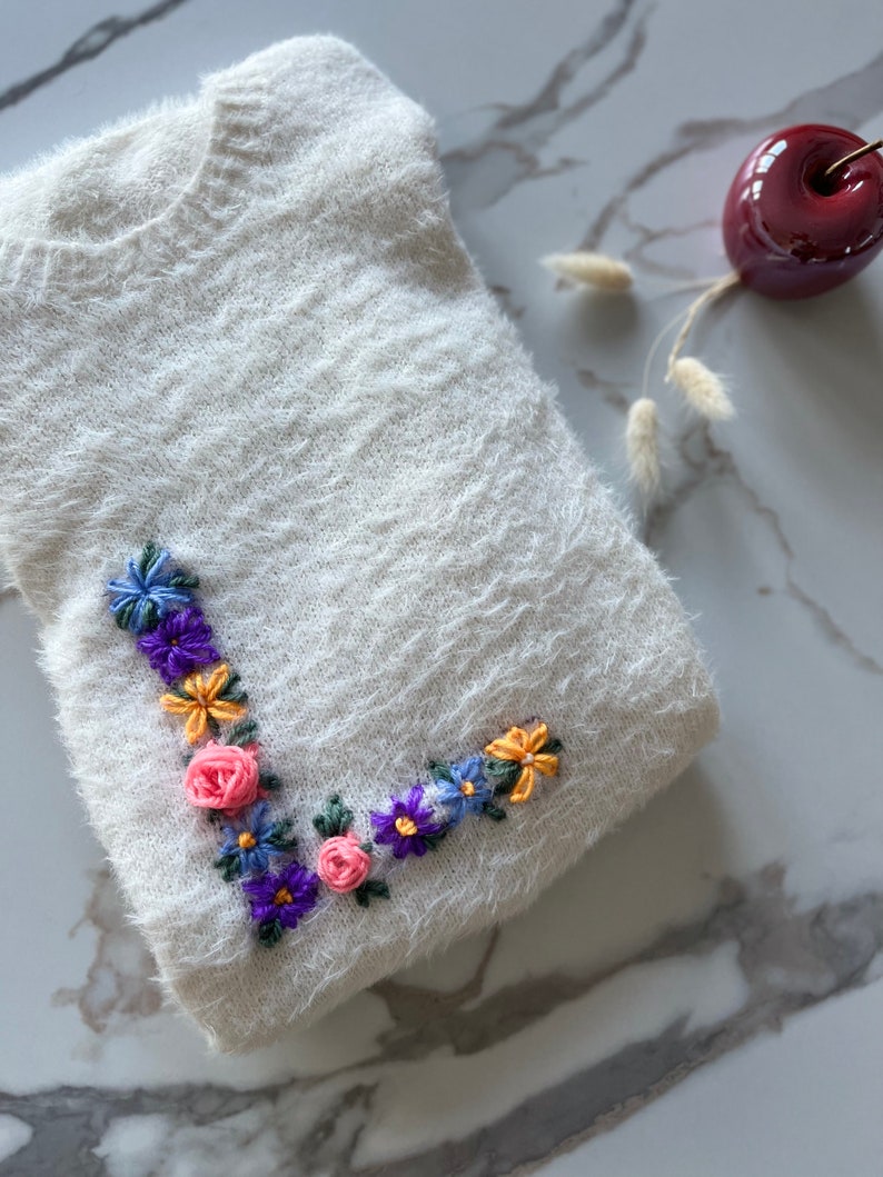 Hand embroidered children/baby sweater image 2