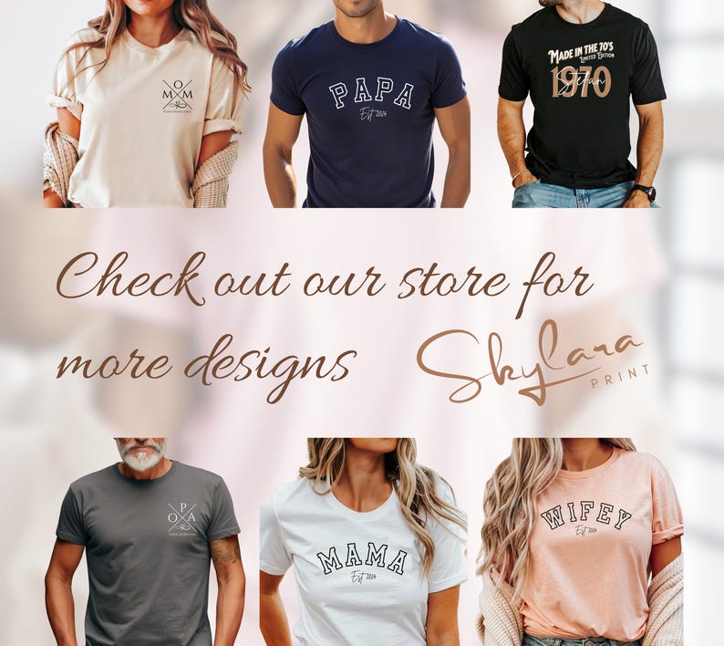 K&ouml;nnte beinhalten: Sechs verschiedene T-Shirts mit unterschiedlichen Designs und Texten. Die Shirts sind in verschiedenen Farben, darunter Wei&szlig;, Schwarz, Grau, Blau und Rosa. Der Text auf den Shirts lautet "Papa", "Mama", "Wife", "Made in the 70's", "1970" und "OXO".