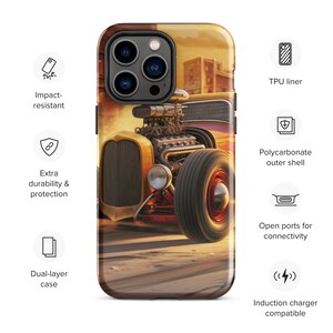 Pode incluir: Uma capa de telefone com uma ilustração de um hot rod vintage. A capa é de dupla camada, resistente a impactos e compatível com carregamento sem fio.
