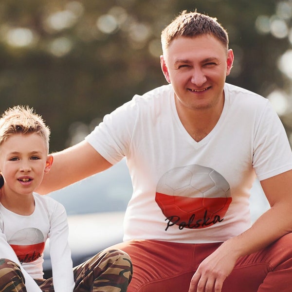 Koszulka z Polska flaga na pilce noznej, t-shirt avec le drapeau polonais sur un ballon de foot