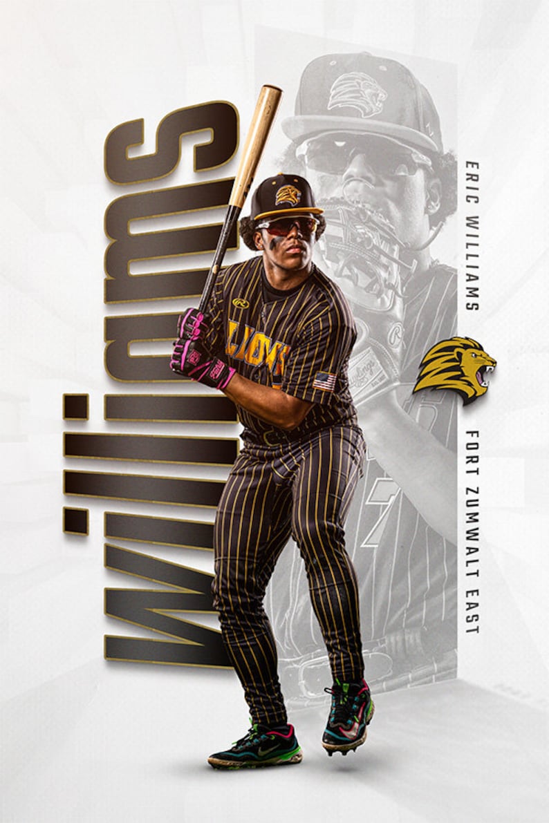 Pode incluir: Um jogador de beisebol vestindo um uniforme listrado preto e dourado com um bon&eacute; preto e &oacute;culos de sol, segurando um taco de madeira. O jogador est&aacute; em p&eacute; em um fundo branco com o texto "ERIC WILLIAMS" e "FORT ZUMWALT EAST" em preto e dourado.
