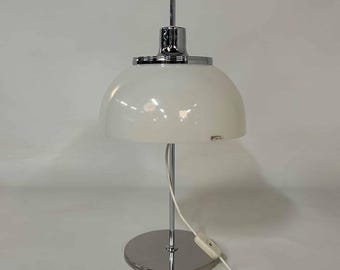 Abajur de mesa "Faro" de Harvey Guzzini, década de 1970. COM MARCAÇÃO.