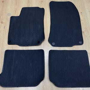 For VW Golf R32 Mk4 2-4 Door Hatchback Rubber Mat Black 4 Pcs 1999-05 LHD