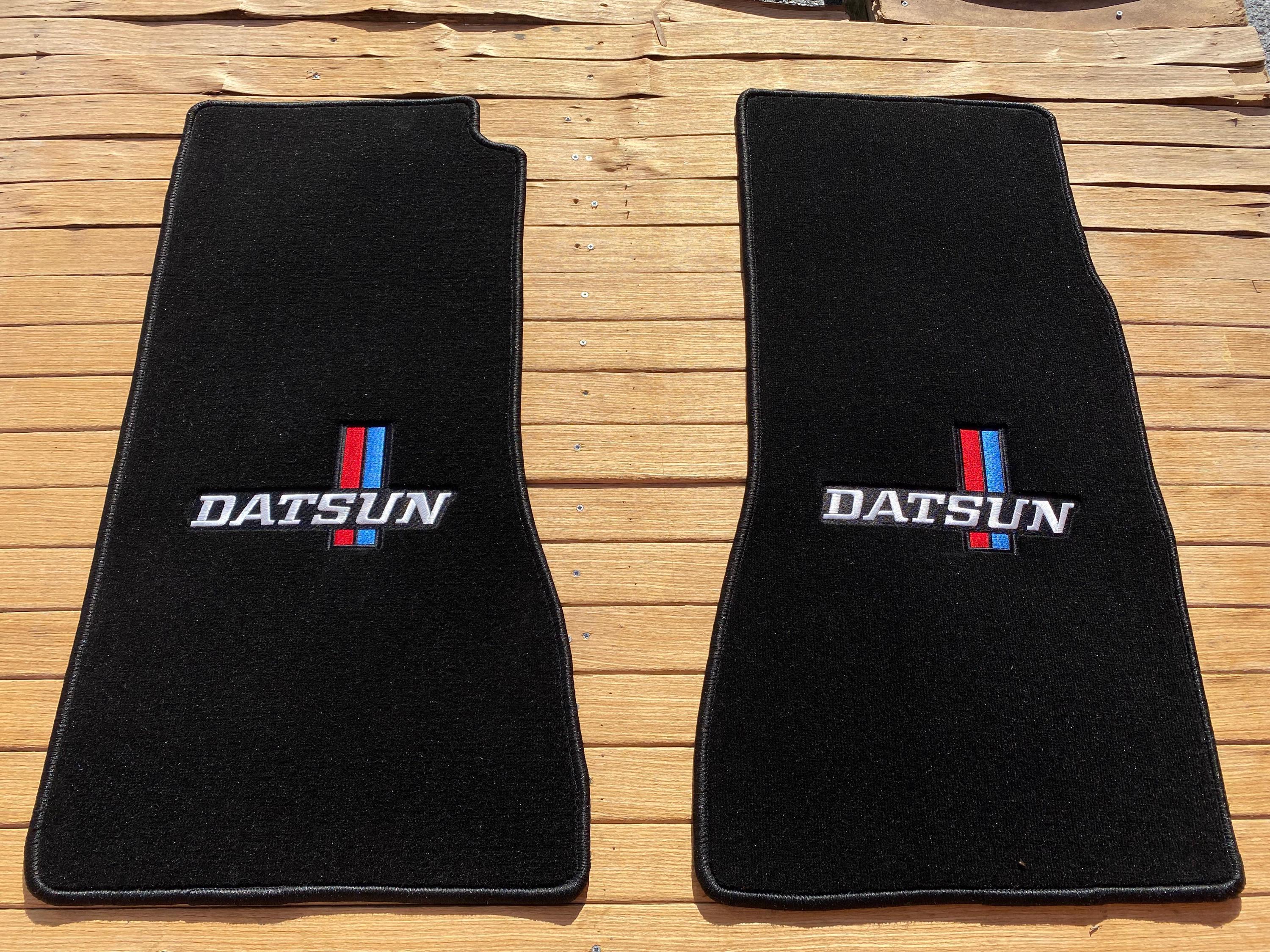 ダットサン ZX フロアマット カーペット ブラック 刺繍ロゴ 2枚セット