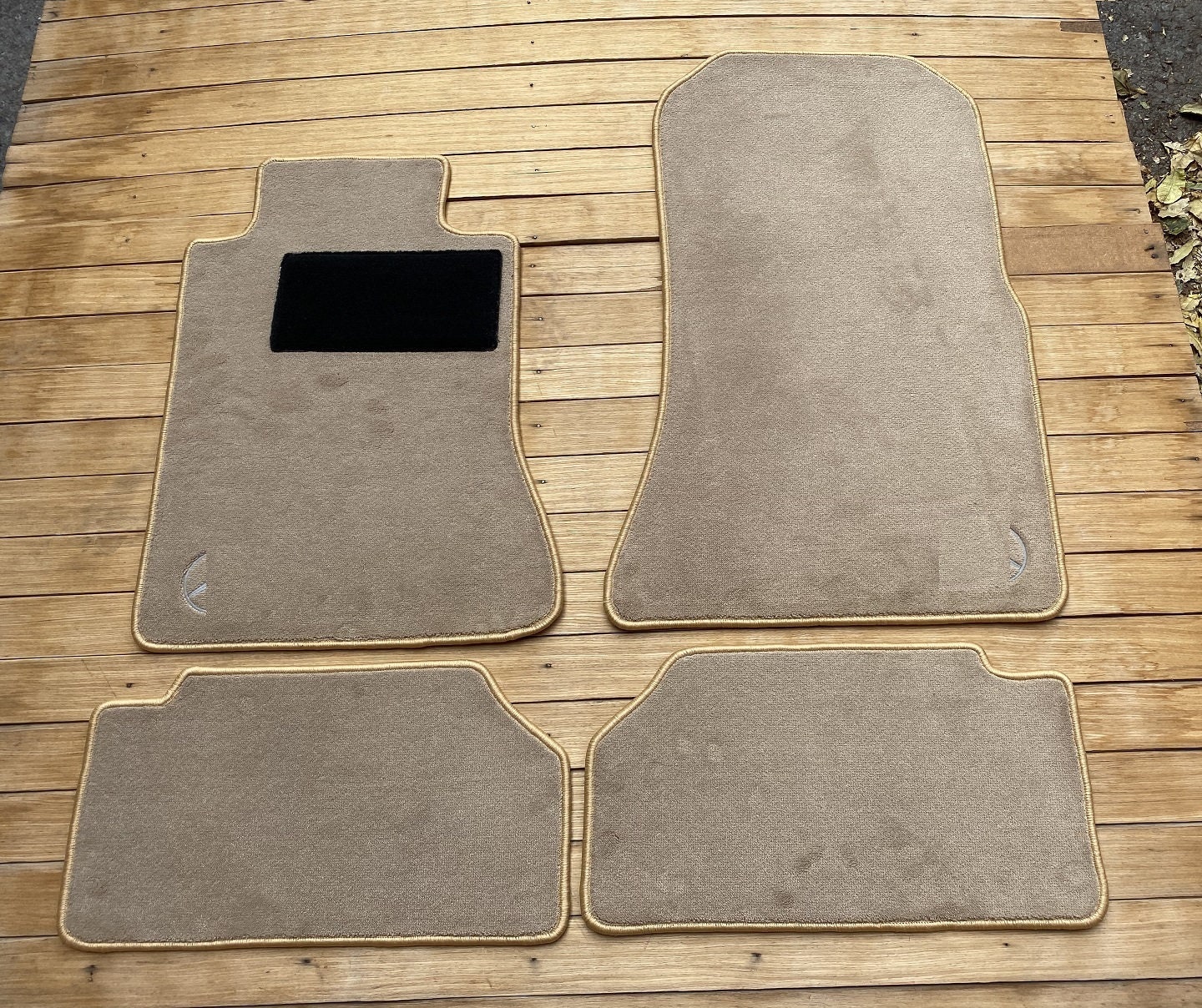 Mercedes w124 floor mats deals