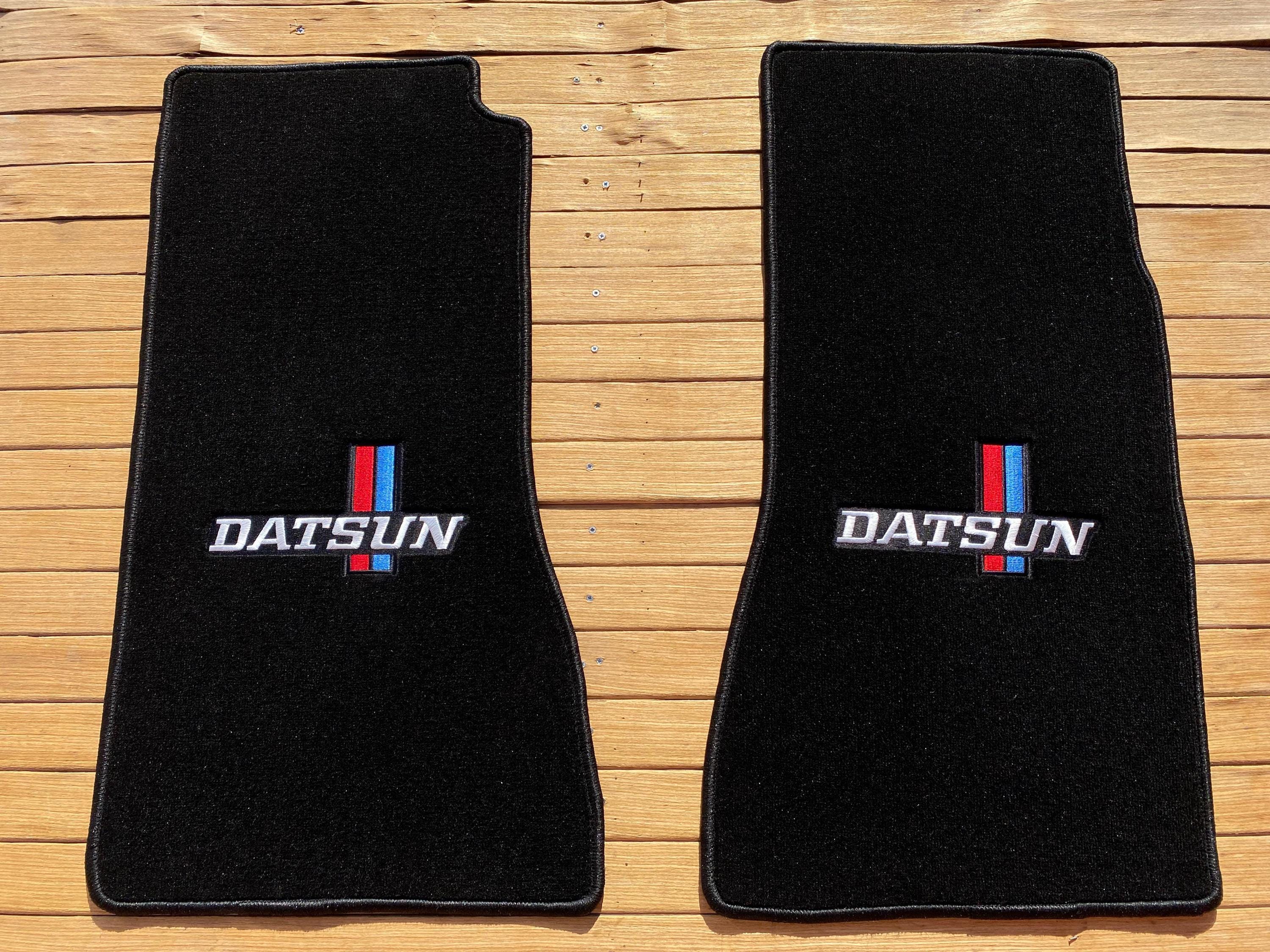 ダットサン ZX フロアマット カーペット ブラック 刺繍ロゴ 2枚セット