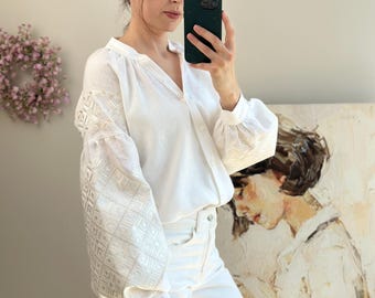 Élégante blouse en lin blanche avec broderie blanche | Vyshyvanka ukrainienne faite main |  Style folklorique ethnique | Haut bohème