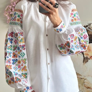 Vyshyvanka 刺繍ブラウス ピュアリネン生地 芸術的なリネントップ ユニークな刺繍 ゴージャスなファッション 手作り服 ボヘミアンスタイル