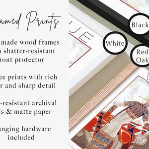 Op de afbeelding: Ingelijste prints met handgemaakte houten lijsten in zwart, wit en rood eiken. De prints gebruiken giclee-inkt op mat papier met scherpe details. Tekst bevat: Framed Prints, Handmade wood frames with shatter-resistant front protector, Giclee prints with rich color and sharp detail, Fade-resistant archival inks & matte paper, Hanging hardware included, Black, White, Red Oak.