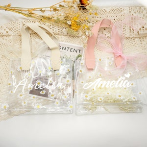 Brautjungfer Geschenke, benutzerdefinierte Brautjungfer Tasche mit Namen, Daisy Tragetasche, Hen Party Geschenke, Junggesellinnenabschied Geschenkbeutel, Brautparty Geschenke, Geburtstag