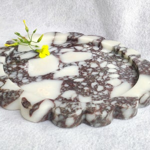 Scalloped Circular Viola Marble Tray (20cm)