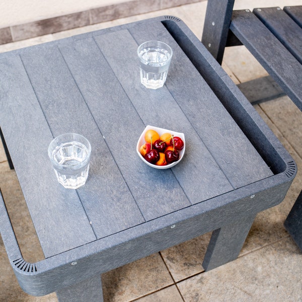 Table basse carré en plastique recyclé