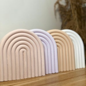 Decoração arco-íris - suporte para livros