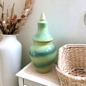 Special Design Decorative Vase With Lid, Patterned Decorative Green Vase, Decorative Gift For Mother